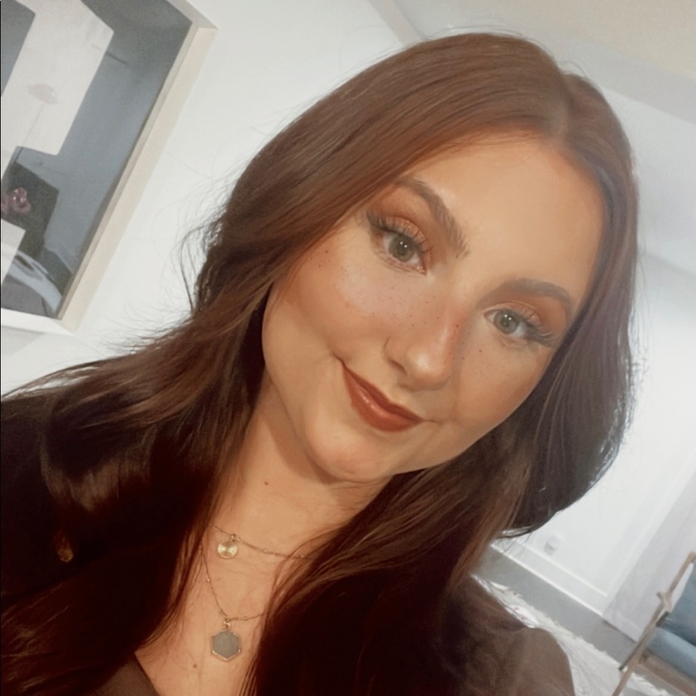 Meet your Posher, Caroline